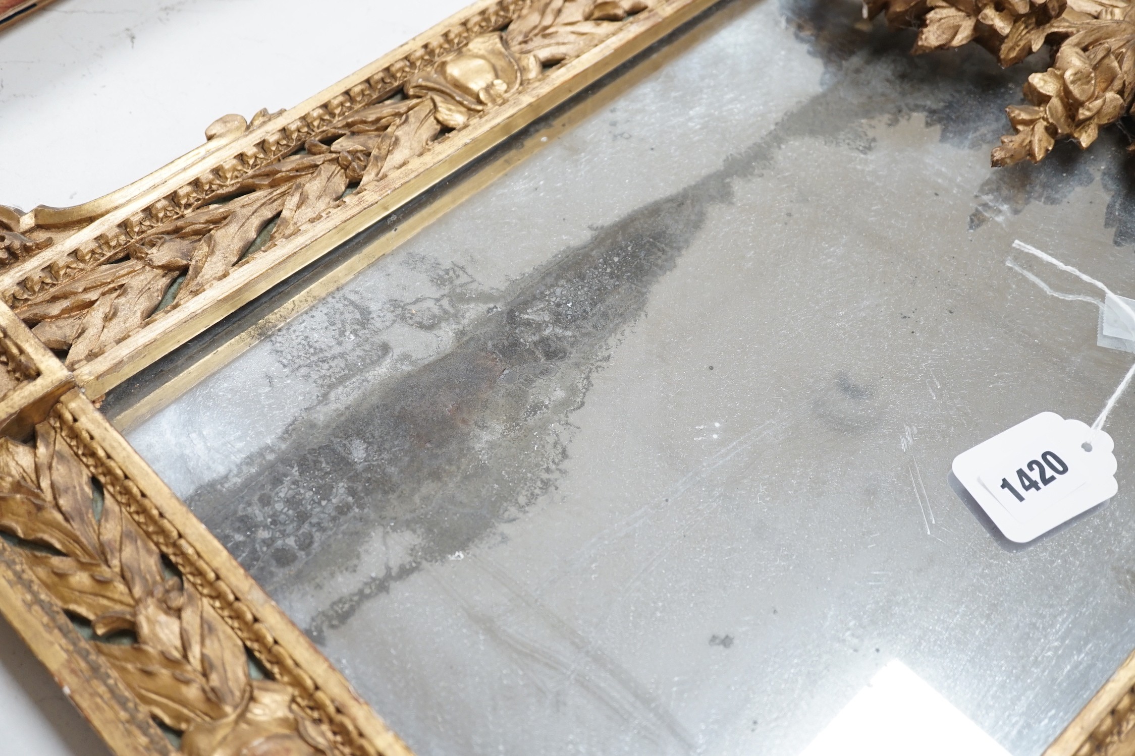 An early 19th century giltwood wall mirror, 82x51cm